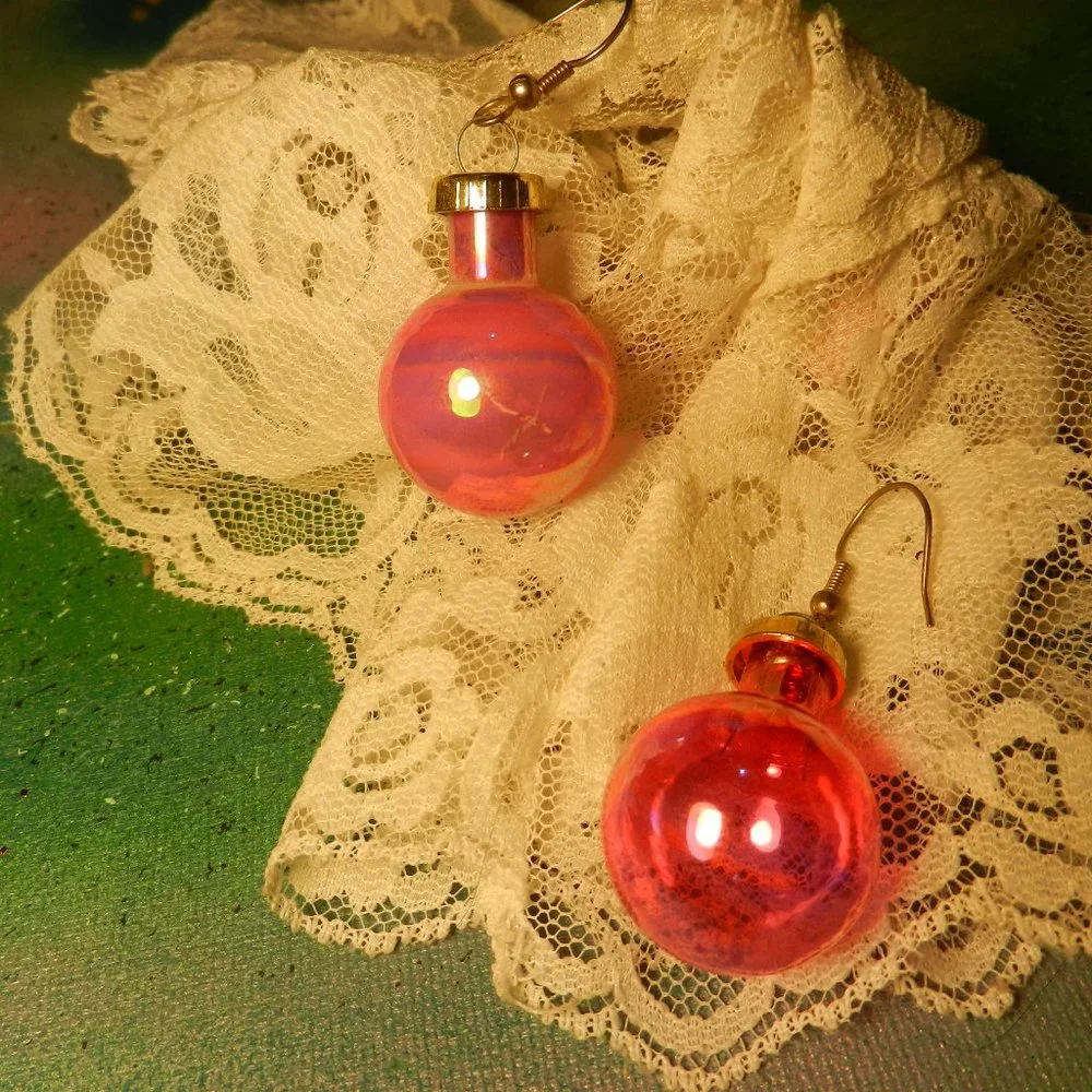 VTG Contempo pink Barbiecore earrings pierced Christmas ornament gold tone caps